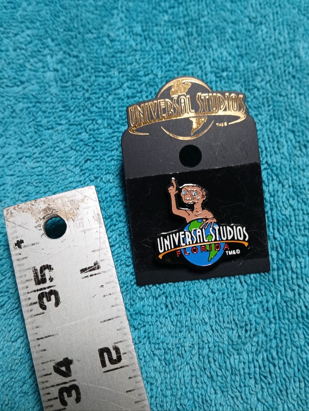 Universal Studios E.T. Pin Brooch - Picture 2 of 3